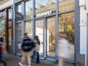 Huawei opent eerste Experience Store in Nederland, Samsung opent popup winkel