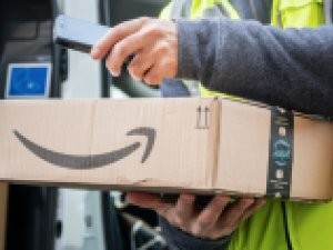 Amazon aangeklaagd voor stopzetten gratis bezorging