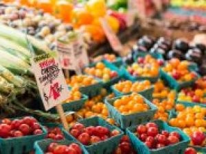Kabinet wil in 2024 btw-loos groente en fruit
